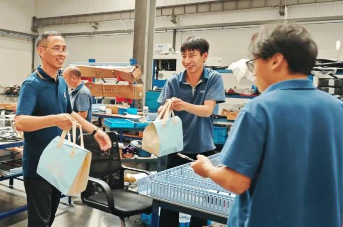 送清涼，傳真情 | 致敬高溫下的堅(jiān)守！